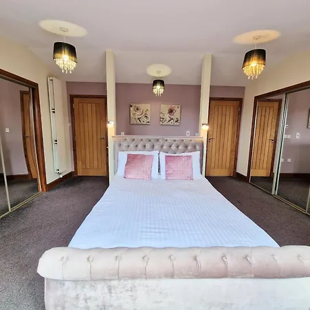 Torridon 1 With Private Hot Tub - Fife - Loch Leven - Lomond Hills- Pet Friendly Villa Kelty Exterior photo