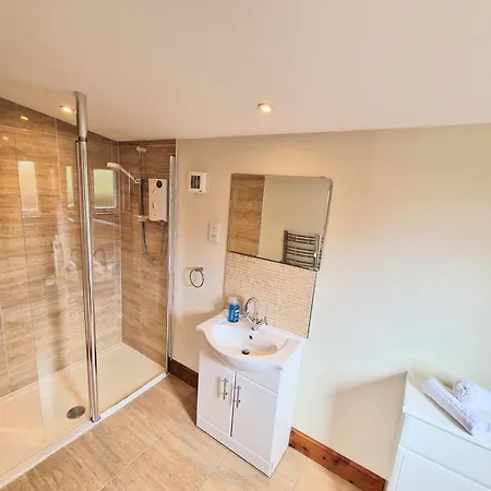 Torridon 1 With Private Hot Tub - Fife - Loch Leven - Lomond Hills- Pet Friendly Villa Kelty Exterior photo