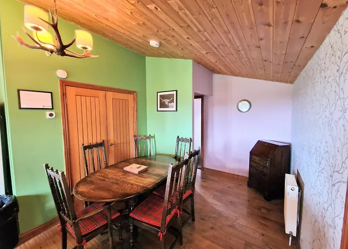 Torridon 1 With Private Hot Tub - Fife - Loch Leven - Lomond Hills- Pet Friendly