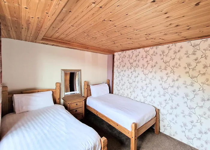 Torridon 1 With Private Hot Tub - Fife - Loch Leven - Lomond Hills- Pet Friendly