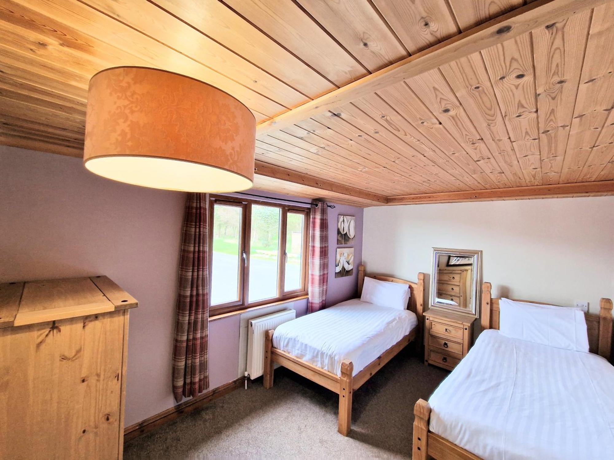Chalet Torridon 1 With Private Hot Tub - Fife - Loch Leven - Lomond Hills- Pet Friendly *