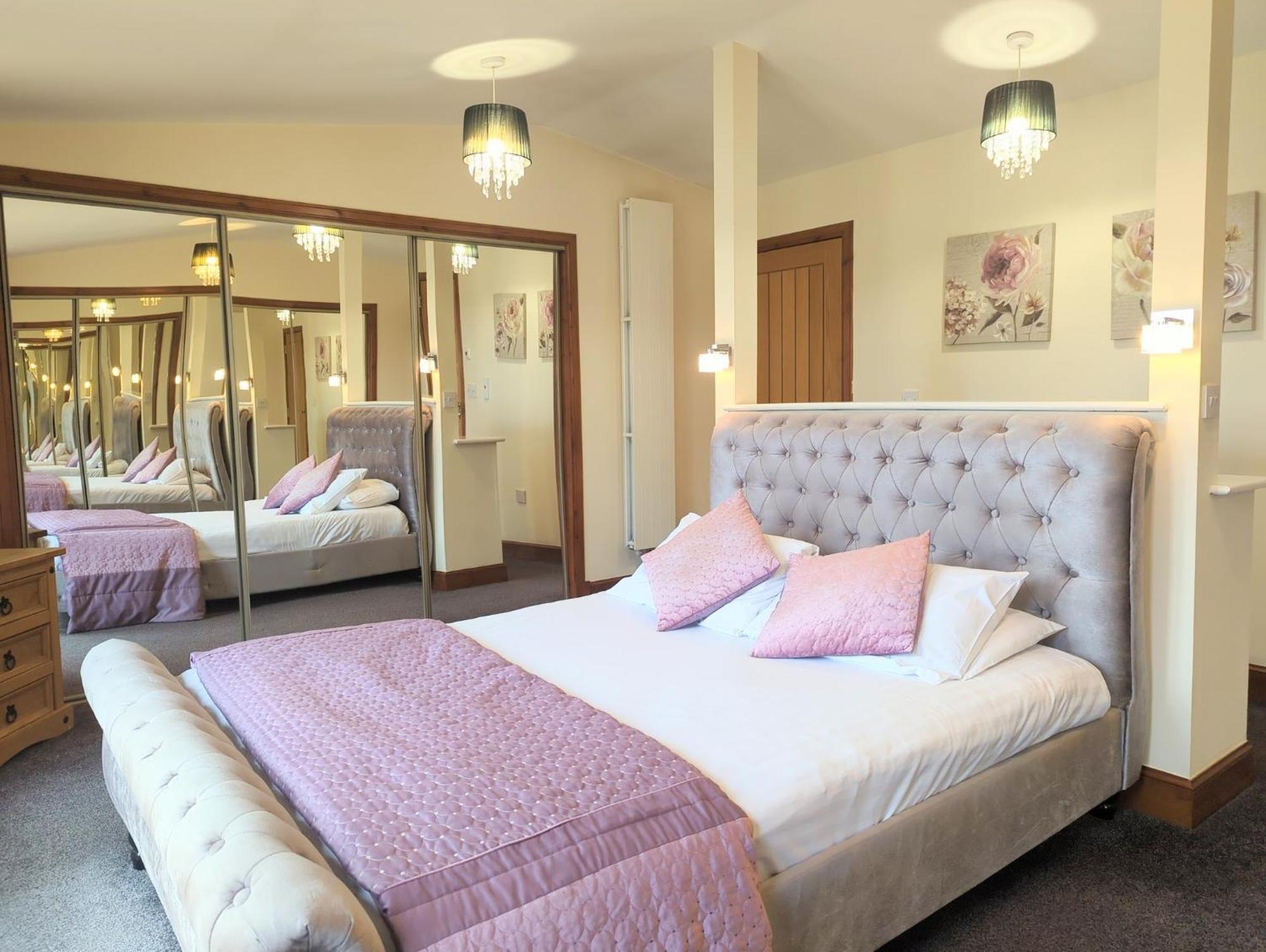 Chalet Torridon 1 With Private Hot Tub - Fife - Loch Leven - Lomond Hills- Pet Friendly Kelty