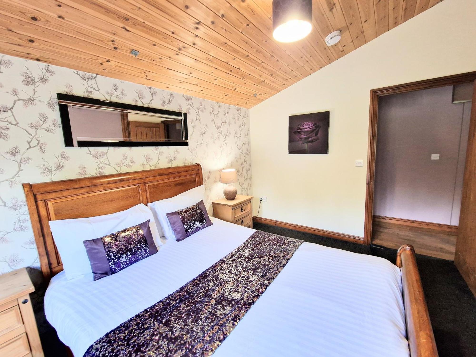 Torridon 1 With Private Hot Tub - Fife - Loch Leven - Lomond Hills- Pet Friendly Kelty