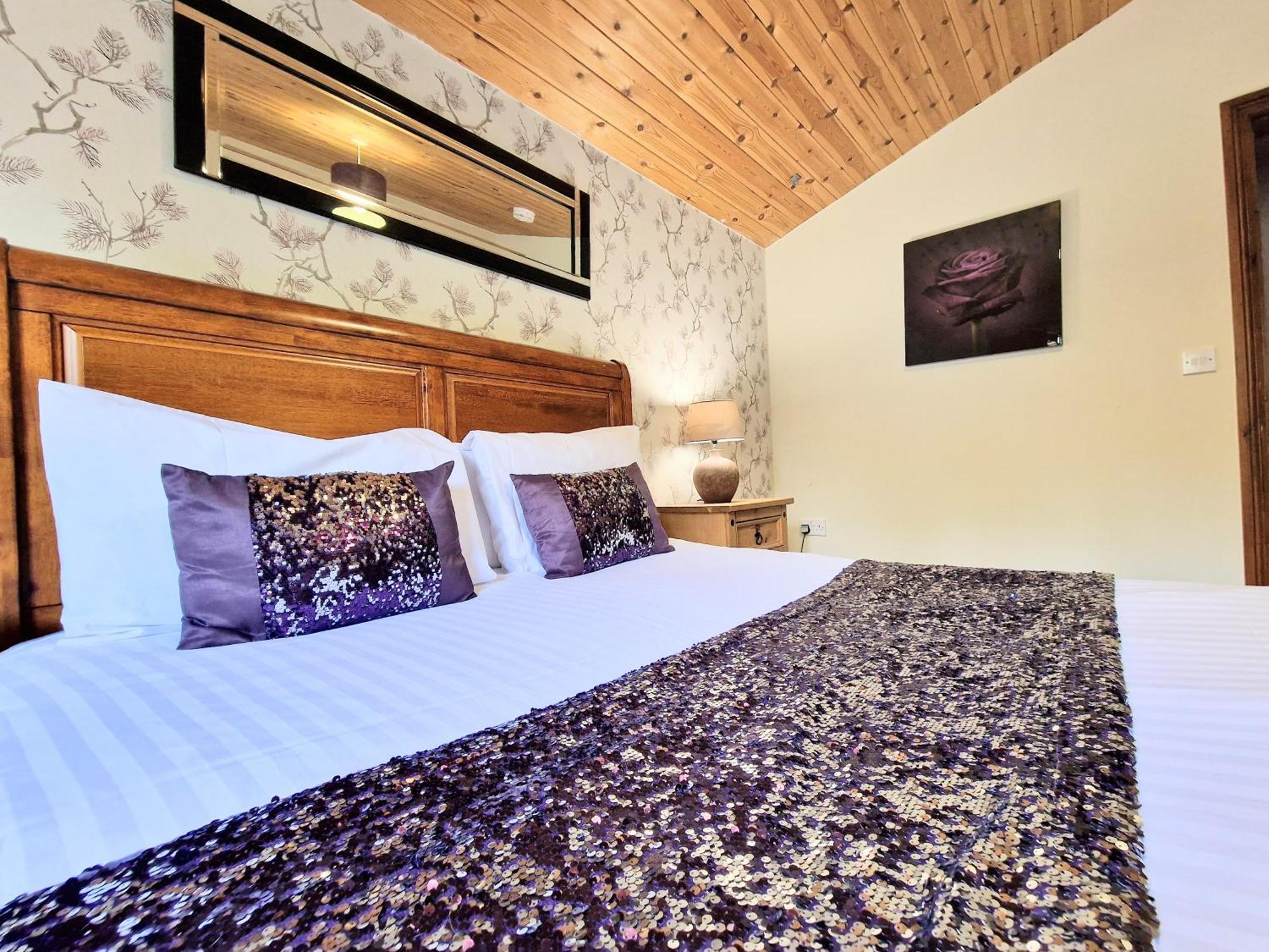 Chalet Torridon 1 With Private Hot Tub - Fife - Loch Leven - Lomond Hills- Pet Friendly Kelty