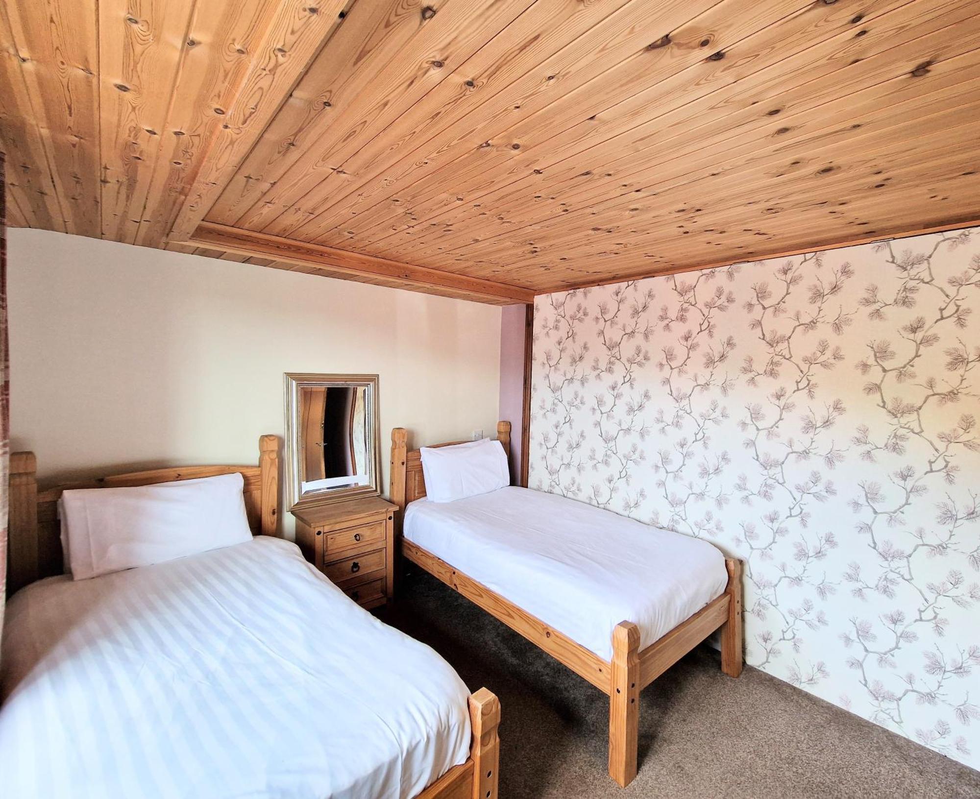 Chalet Torridon 1 With Private Hot Tub - Fife - Loch Leven - Lomond Hills- Pet Friendly Kelty